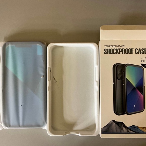 iPhone 14 pro max shockproof case (tempered glass) - Picture 2 of 3